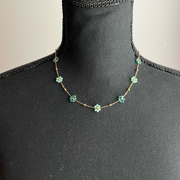None Jewelry - Floral Bead Necklace